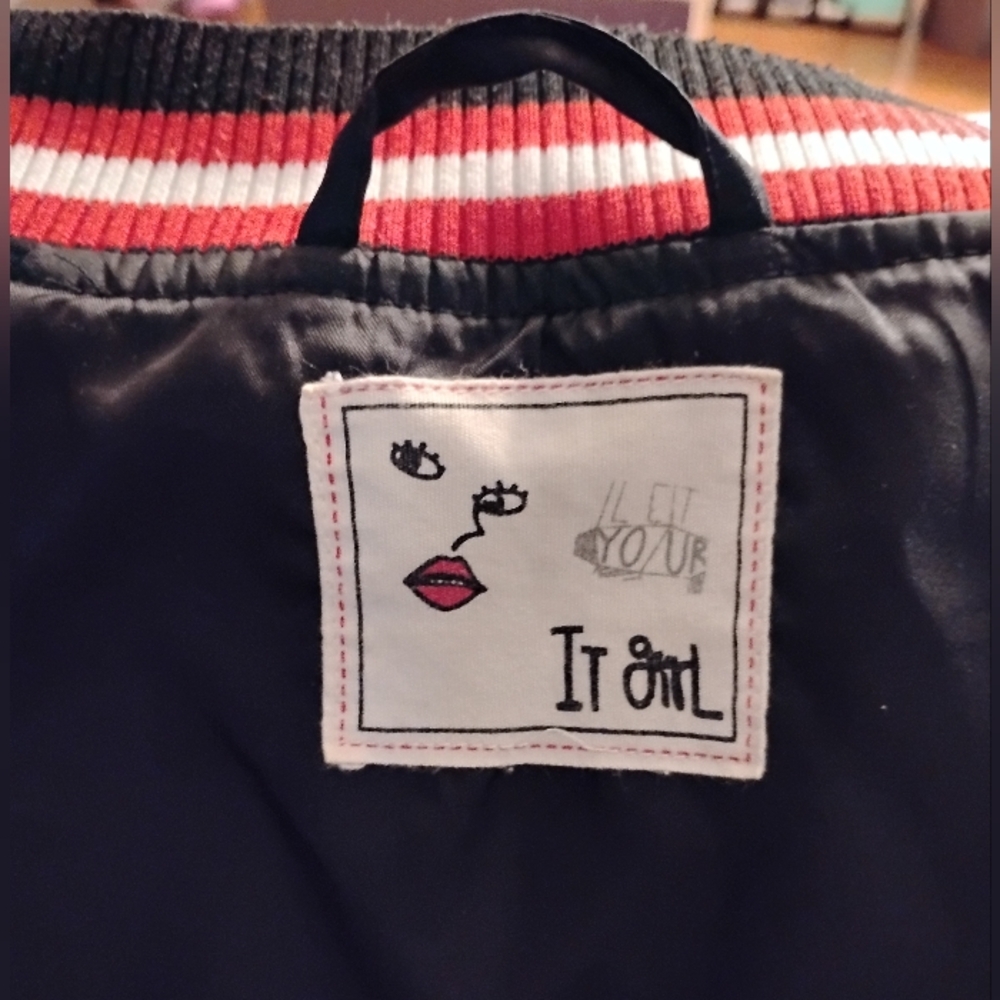 Embroidered Bird Design Jacket - Picture 3 of 5